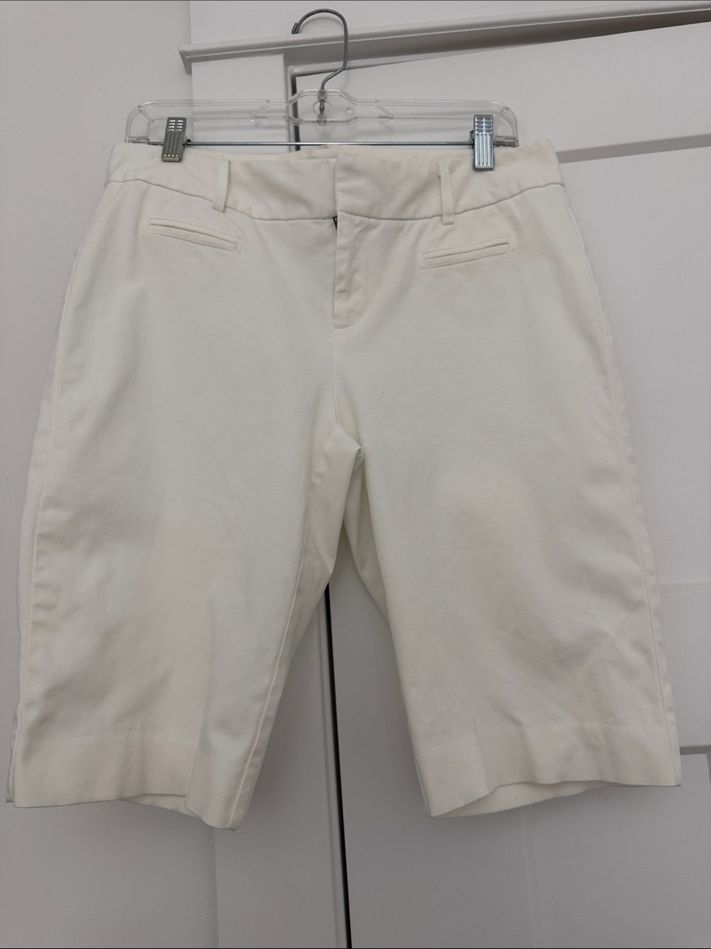 INC International Concepts off-white Tailored Bermuda Shorts. Size 6. Waist 32”
